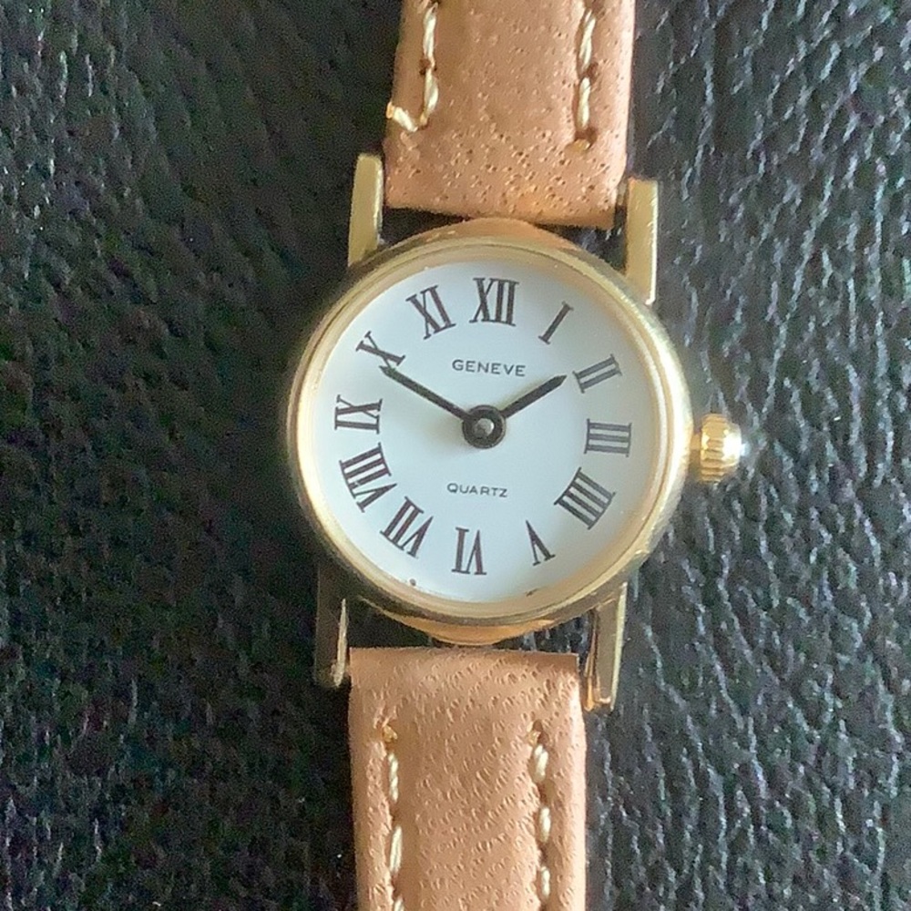 Ladies Geneve solid 14k gold watch